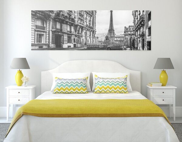 Stampa su tela – Vista sulla Torre Eiffel dalla strada di Parigi in bianco e nero