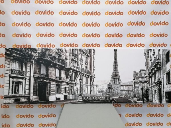 Stampa su tela – Vista sulla Torre Eiffel dalla strada di Parigi in bianco e nero