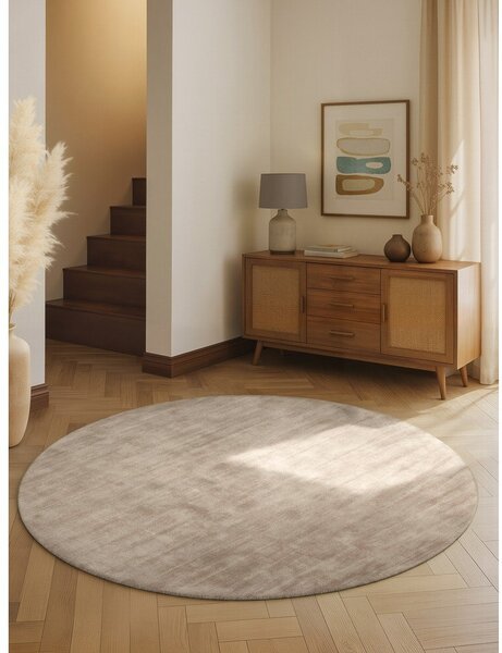 Tappeto rotondo beige in viscosa tessuto a mano ø 120 cm Noemi – Vikosa