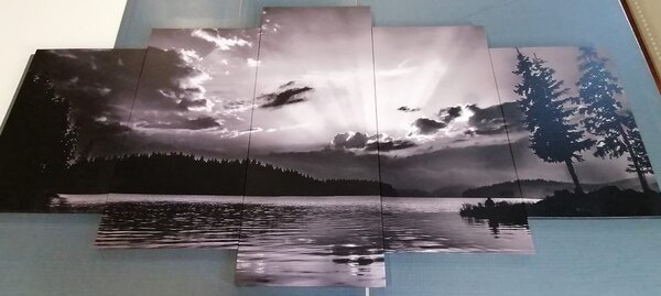 Quadri 5 pezzi – Riflesso del lago di montagna in bianco e nero