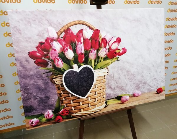 Stampa su tela – Tulipani rossi in cesto di legno