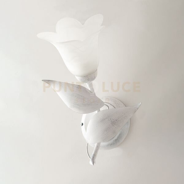 Applique in ferro laccato bianco con decorazione argento antico e d