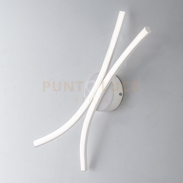 Applique in metallo e alluminio verniciato bianco con led integrato