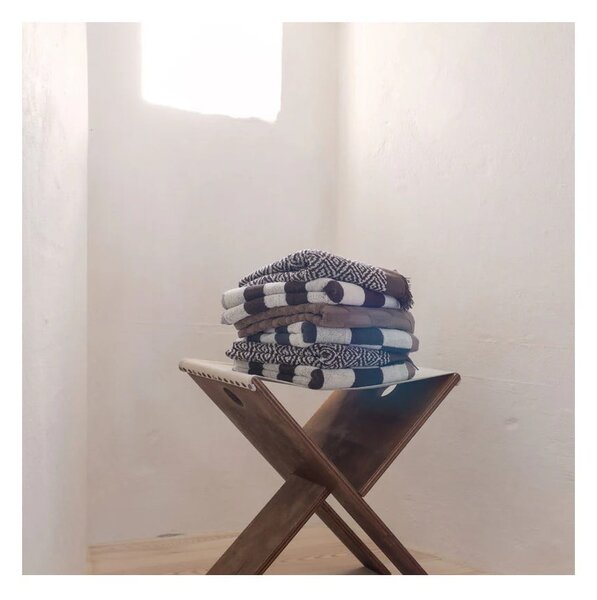 Asciugamano marrone in spugna biologica 50x90 cm Retro - Mette Ditmer Denmark