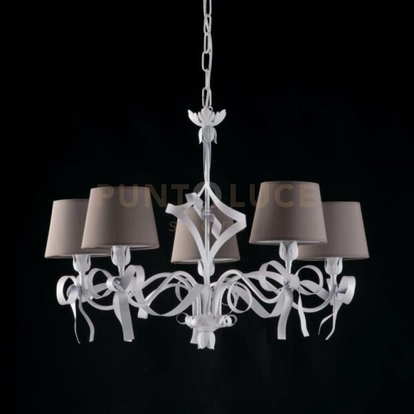 Lampadario in ferro laccato bianco con decorazione effetto shabby c