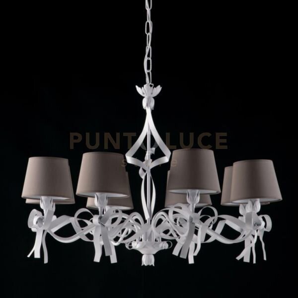 Lampadario in ferro laccato bianco con decorazione effetto shabby c