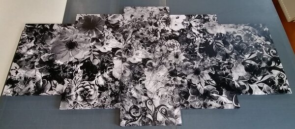 Quadri 5 pezzi – Fiori in bianco e nero