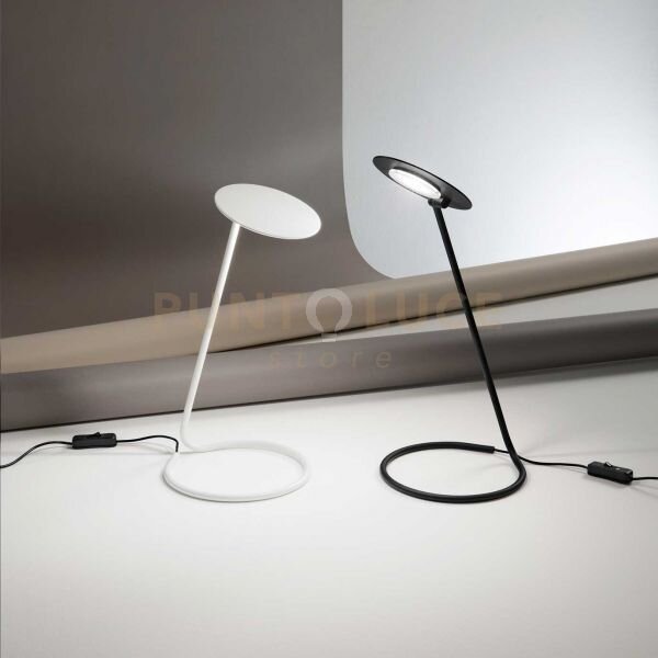 Lampada da tavolo in metallo verniciato bianco kobra 6656 bl c