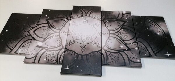 Quadri 5 pezzi – Mandala con sfondo galassia in bianco e nero