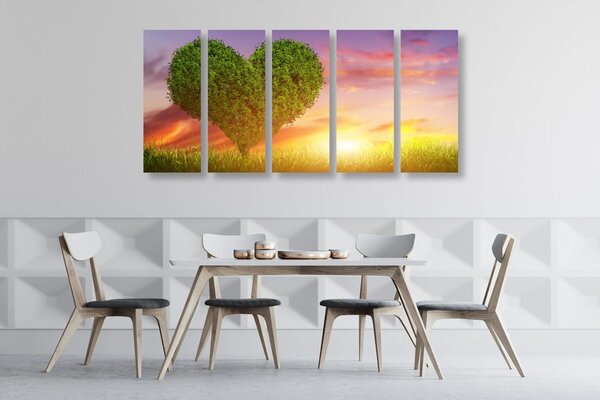 Quadri 5 pezzi – Albero a forma di cuore sul prato