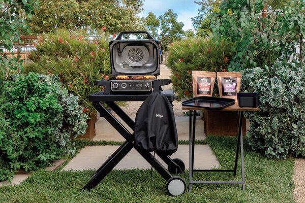 Ninja Barbecue Elettrico 3 in 1 con Funzione Ventilata e Affumicatore Potenza 2400 Watt 260 C - OG701EU