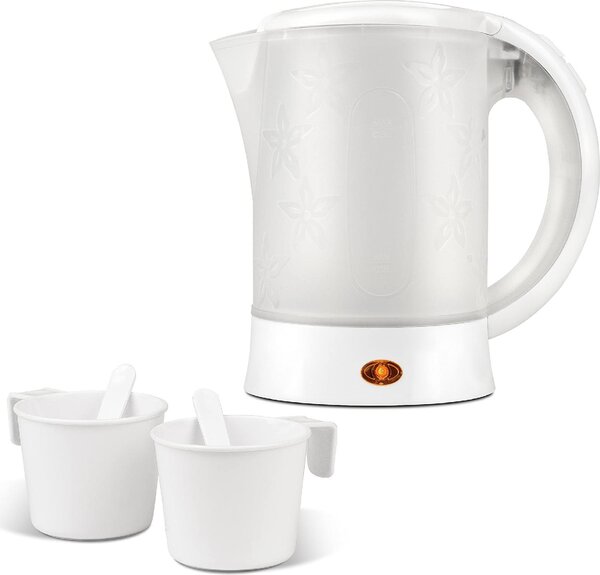 Girmi Bollitore Elettrico Capacit 0.6 Litri Potenza 650 Watt con 2 Bicchieri colore Bianco - BL0401