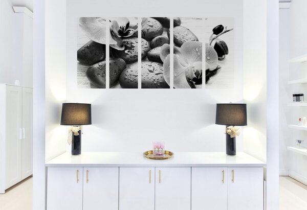 Quadri 5 pezzi – Armonia di pietre e orchidea in bianco e nero