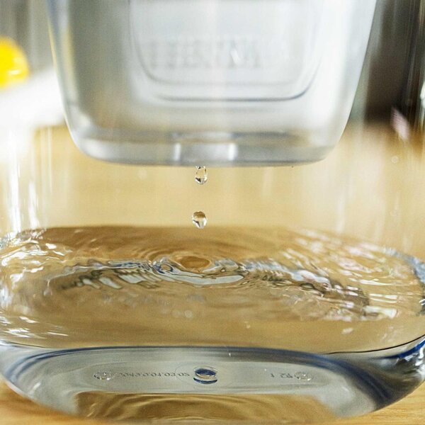 Brita Caraffa Filtrante Acqua Style Essential White Capacit 2.4 L Filtro MAXTRA PRO Tecnologia di Filtrazione LED Indicatore Colore Trasparente, B