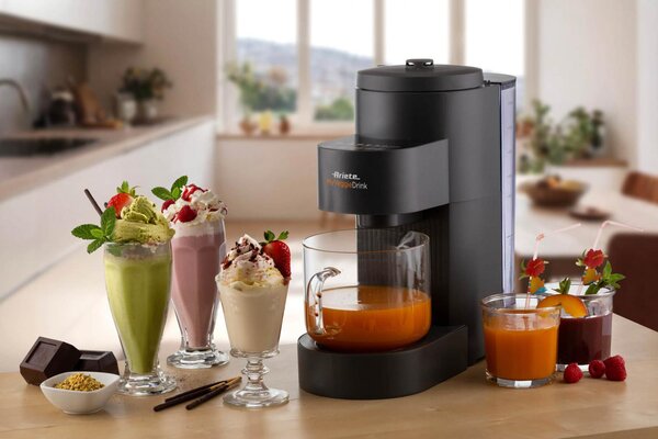 Ariete Centrifuga Elettrica Macchina per Bevande Vegetali Capacit 1.5 Litri Potenza 1200 Watt con Lame in Acciaio Inox colore Nero - 00C065000AR0 