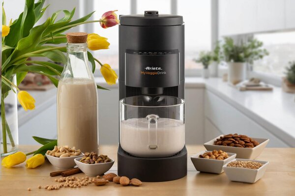 Ariete Centrifuga Elettrica Macchina per Bevande Vegetali Capacit 1.5 Litri Potenza 1200 Watt con Lame in Acciaio Inox colore Nero - 00C065000AR0 