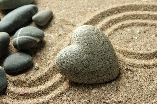 Carta da parati – Pietra Zen a forma di cuore