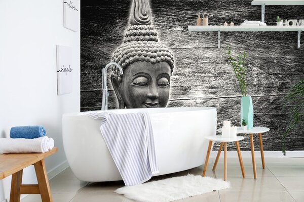 Carta da parati – Statua di Buddha bianco e nero su sfondo di legno