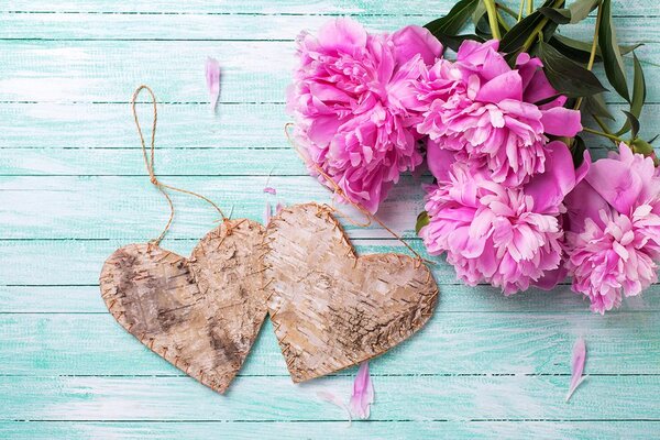 Carta da parati – Peonie e cuori di betulla