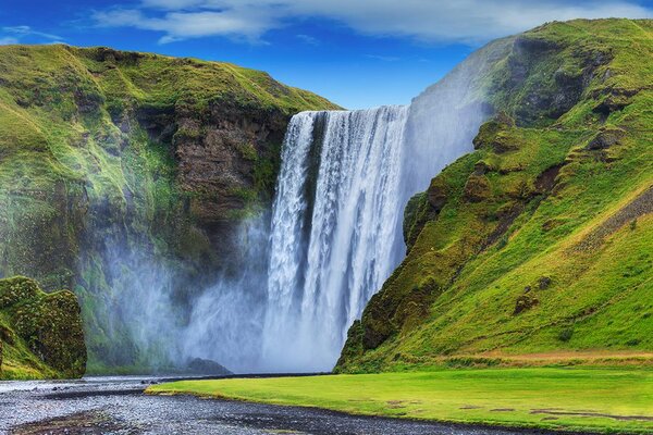 Carta da parati – Cascata iconica in Islanda