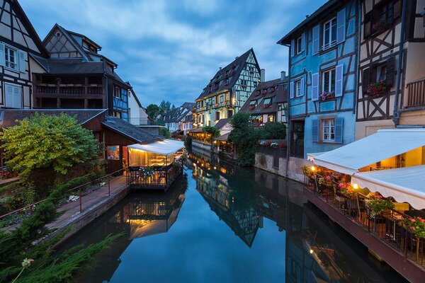 Carta da parati – Canale pittoresco in Francia