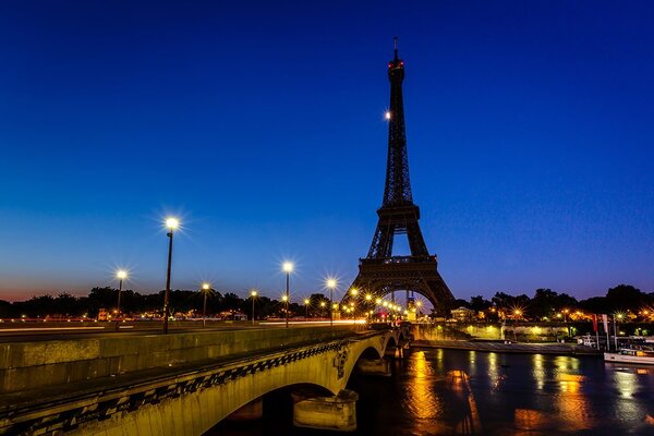 Carta da parati – Torre Eiffel di notte
