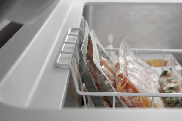 Whirlpool Congelatore a Pozzetto Orizzontale Capacit 225 Litri Classe energetica E Capacit di congelamento 11,5 Kg/24h colore Bianco - WHE2535FO2