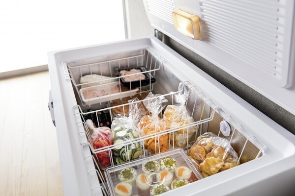 Whirlpool Congelatore a Pozzetto Orizzontale Capacit 225 Litri Classe energetica E Capacit di congelamento 11,5 Kg/24h colore Bianco - WHE2535FO2
