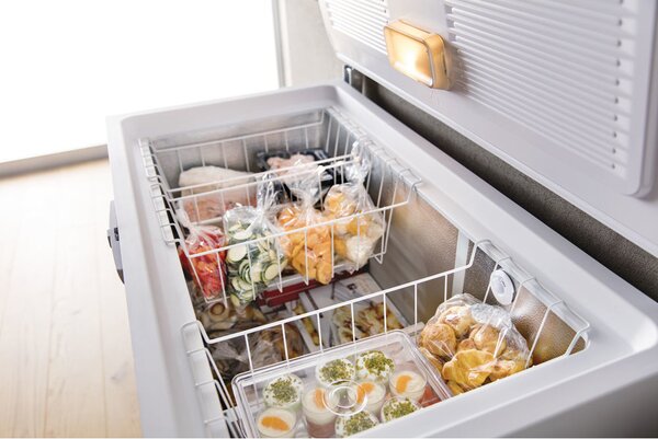 Whirlpool Congelatore a Pozzetto Orizzontale Capacit 312 litri Classe E Capacit di congelamento 16 kg/24h - WHE31352FO2