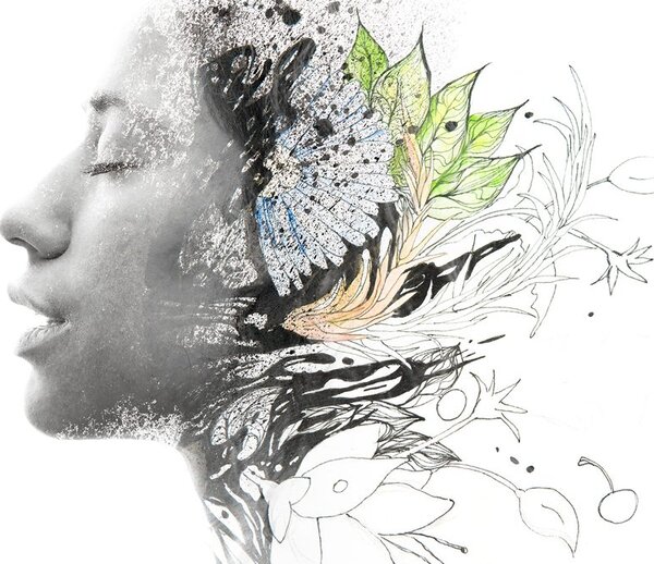 Carta da parati – Donna con fiori dipinti