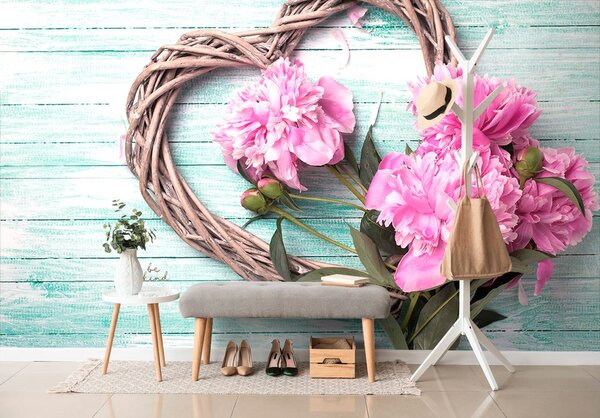 Carta da parati – Peonie su cuore di legno
