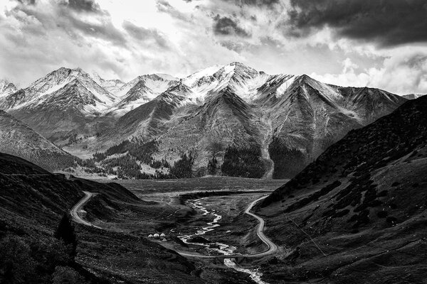 Carta da parati – Panorama montano in bianco e nero