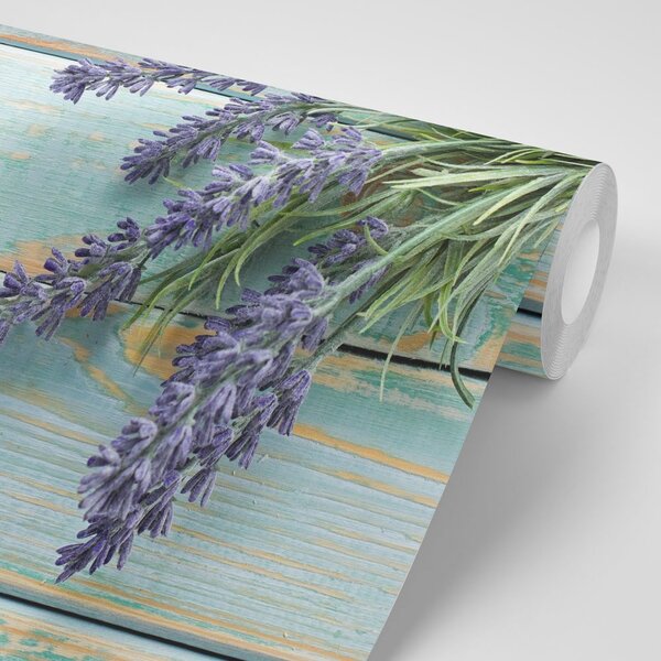 Carta da parati – Lavanda su sfondo di legno