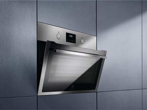 Electrolux Forno Microonde Combinato con Grill 42 Litri Potenza 1000W Ventilato colore Inox/Nero Serie 600 - KOMFE46X