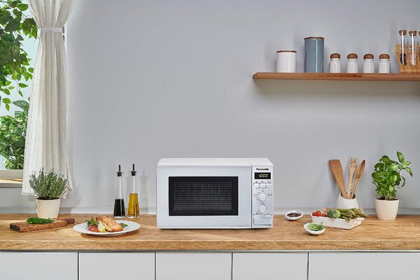 Panasonic Forno Microonde Combinato con Grill Capacit 20 Litri Potenza 800 Watt colore Bianco - NN-J151W