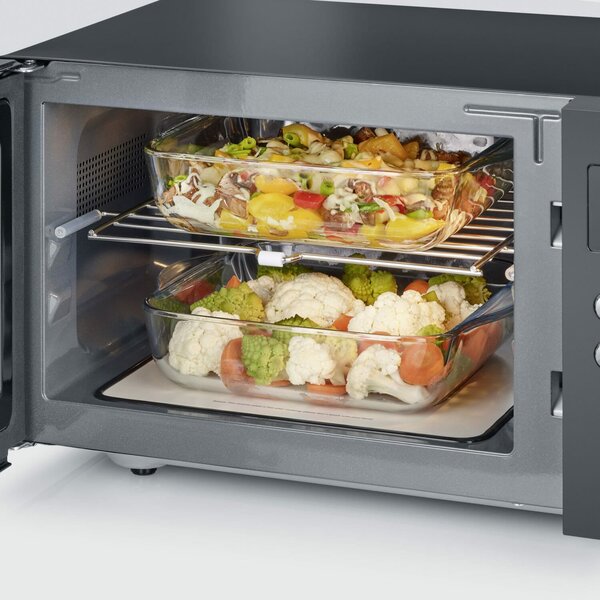 Severin Forno Microonde Combinato con Grill Capacit 25 Litri Potenza 900 Watt Funzione Scongelamento colore Nero / Inox - MW 7763
