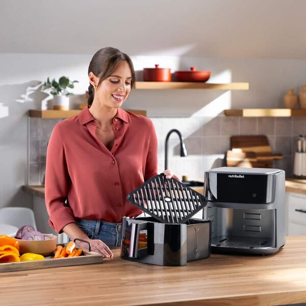 NutriBullet Friggitrice ad Aria 8 Litri Potenza 2000W con Timer e Termostato Regolabile colore Grigio Scuro CrispLite Vision - NBA0811DG