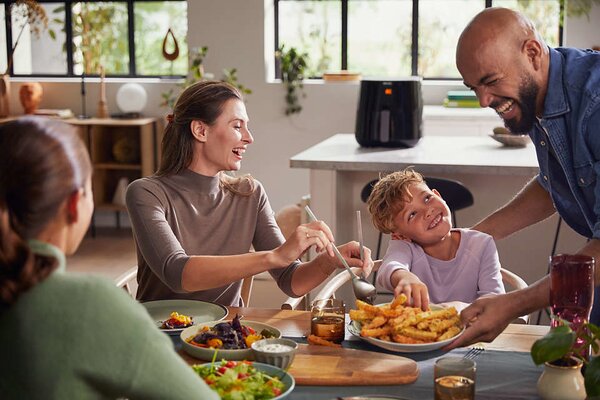 Philips Friggitrice ad Aria Capacit 6,2 Litri Potenza 2000 Watt 7 Programmi di Cottura - Essential HD9280/60