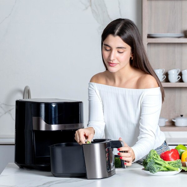 Black & Decker Friggitrice ad Aria Capacit 6.5 Litri Potenza 1600 Watt Termostato Regolabile colore Nero e Grigio - BXAF6500