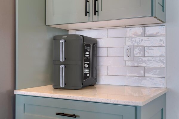 Ninja Friggitrice ad Aria Capacit 9.5 Litri Potenza 2470 Watt Multifunzione Termostato Regolabile colore Nero / Grigio - SL400EU