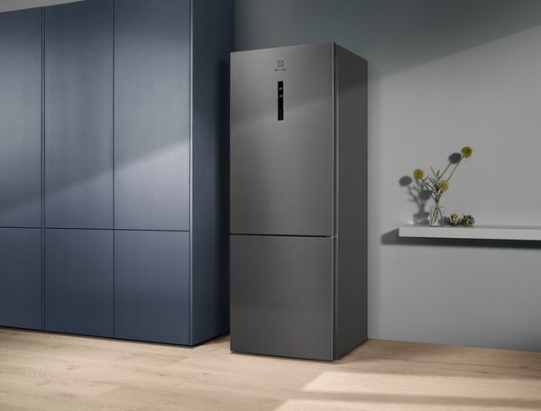 Electrolux Frigorifero Combinato 481 Litri Classe E Total No Frost colore Inox Serie 600 TwinTech - LNT6ME46X3