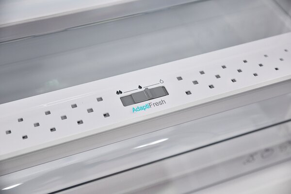 Sharp Frigorifero Combinato Capacit 242 Litri Classe energetica E Raffreddamento No Frost colore Bianco - SJ-BE237E2XS