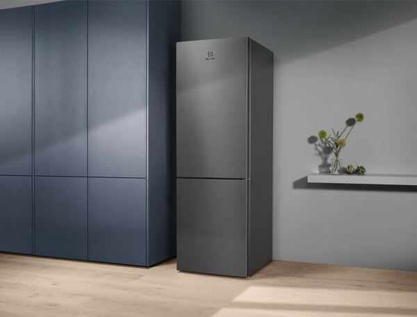 Electrolux Frigorifero Combinato Capacit 330 Litri Classe energetica E Raffreddamento No Frost colore Inox - LNT6ME32U2