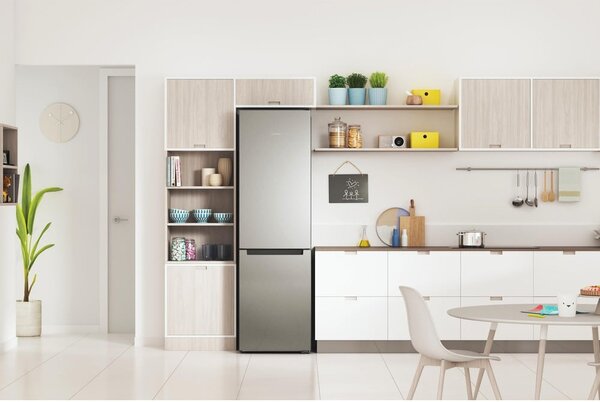 Indesit Frigorifero Combinato Capacit 367 Litri Classe E Raffreddamento No Frost Multiflow colore Inox - INFC9 TI22X