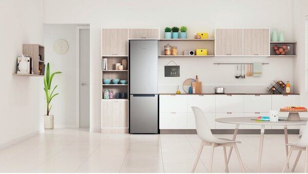 Indesit Frigorifero Combinato Capacit 367 Litri Classe E Raffreddamento No Frost Multiflow colore Inox - INFC9 TI22X