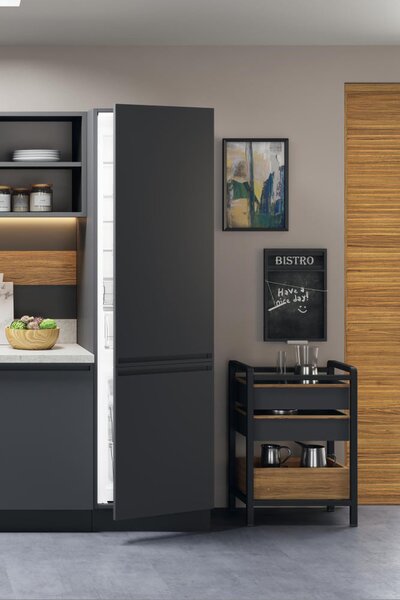 Hotpoint Ariston Frigorifero Combinato da Incasso No Frost 280 Litri Classe E Inverter - HAC20 T322