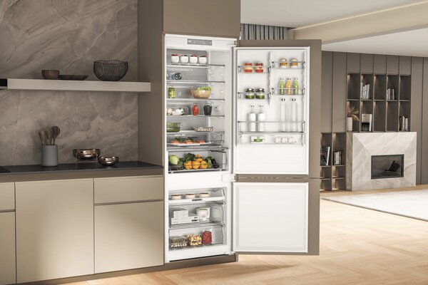 Whirlpool Frigorifero Combinato da Incasso No Frost Classe D Capacit 295 Litri - WH SP70 T122