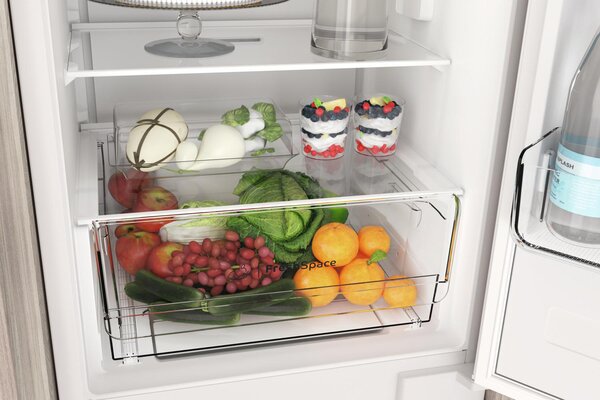 Indesit Frigorifero Combinato da Incasso No Frost Classe E Capacit 250 Litri - INC18 T112