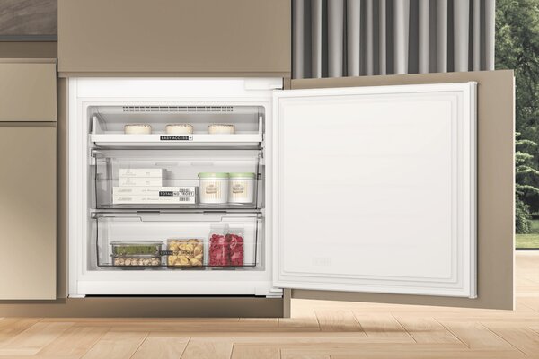 Whirlpool Frigorifero Combinato da Incasso No Frost Classe D Capacit 295 Litri - WH SP70 T122