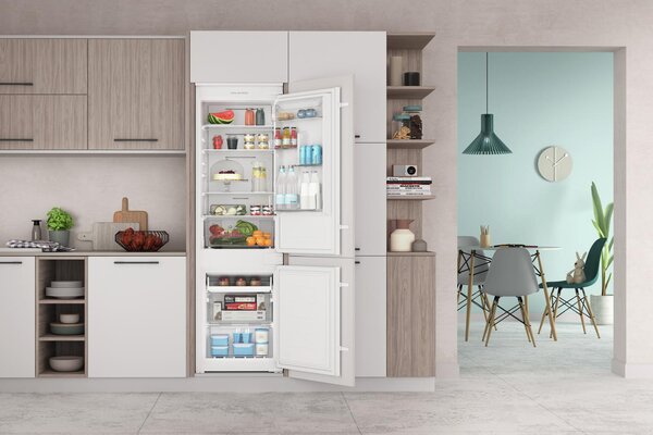 Indesit Frigorifero Combinato da Incasso No Frost Classe E Capacit 250 Litri - INC18 T112